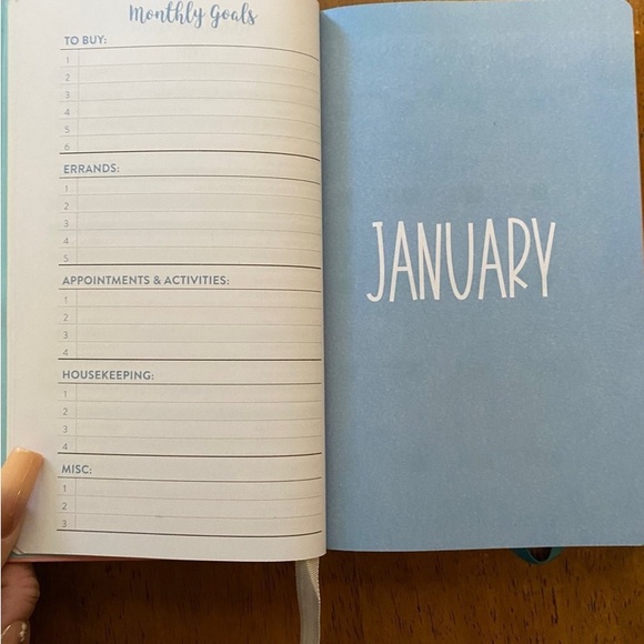 Undated planner and notebook bundle - Picture 4 of 12